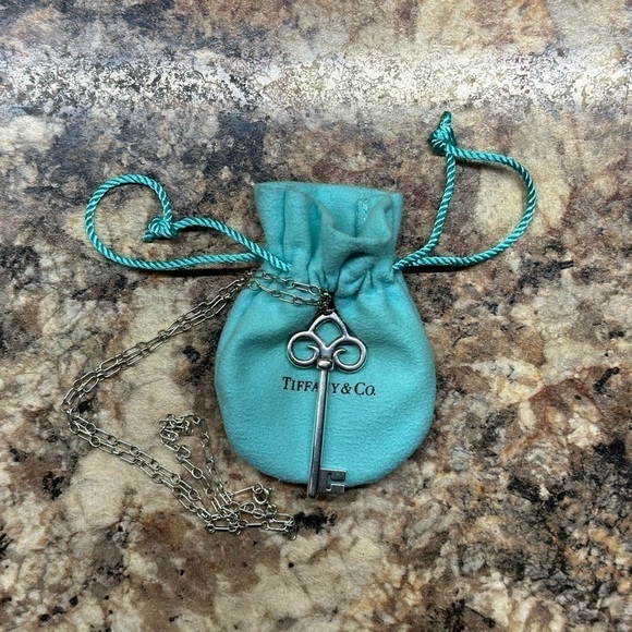 Retired Tiffany & CO Fleur De Lis Key Pendant Charm Necklace Sterling Silver - Picture 4 of 6